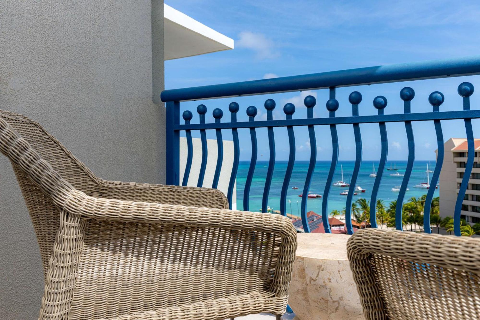 Hilton Aruba Caribbean Resort & Casino Palm Beach Exterior photo